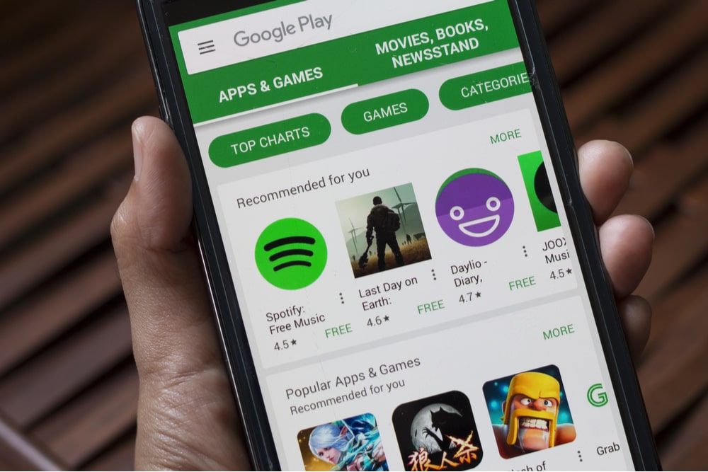 Vista de Google Play Store con varias apps y games para descargar